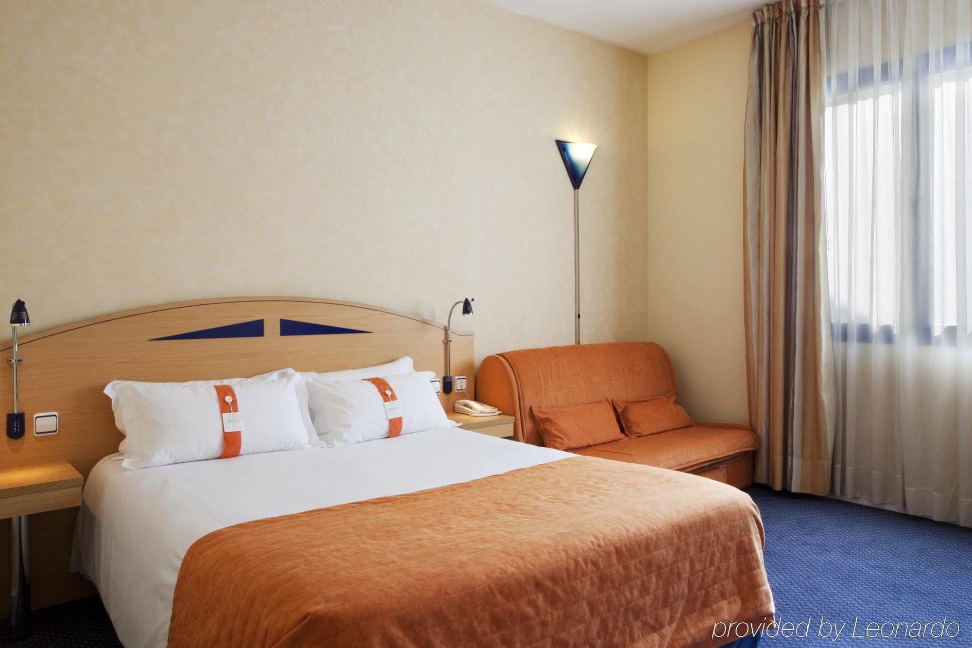 Holiday Inn Express San Sebastian De Los Reyes, An Ihg Hotel חדר תמונה